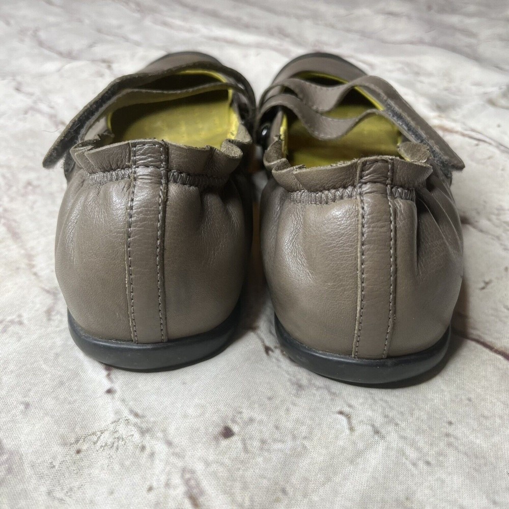 Tsubo Shoes Tsubo Light Gray Leather Mary Jane Ballet Flat - Picture 7 of 8